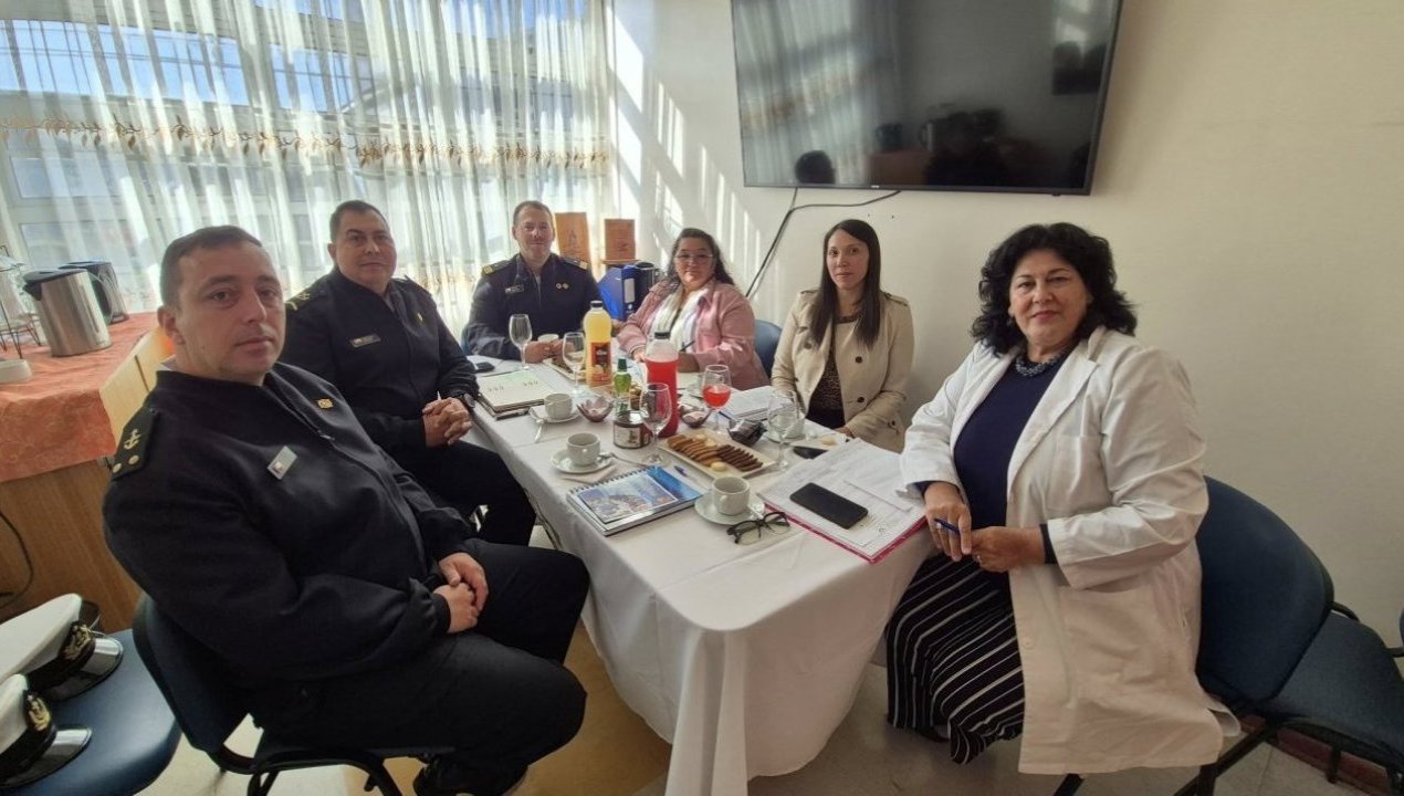 /capitan-de-puerto-de-lebu-se-reune-con-liceo-polivalente
