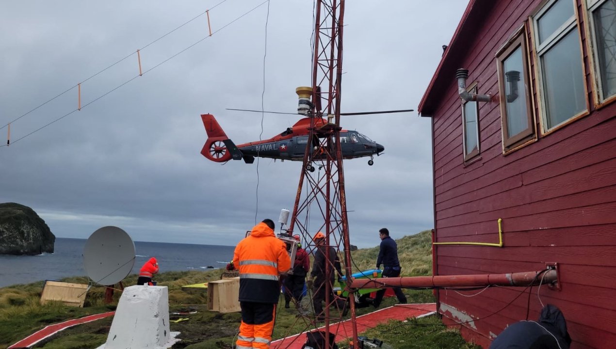 /especialistas-en-meteorologia-marina-efectuaron-la-instalacion-de