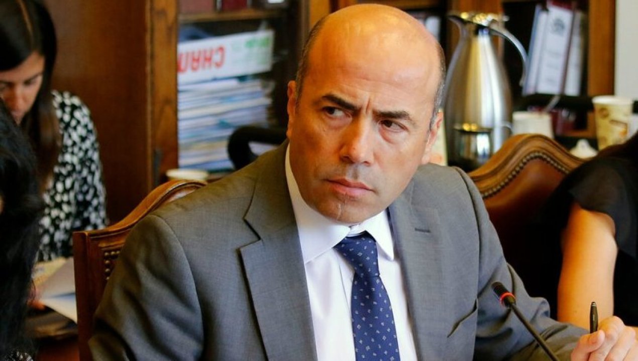 /actualidad/politica/revolucion-democratica/contraloria-ordena-congelar-toma-de-razon-de-contratos-entre-el-estado-y