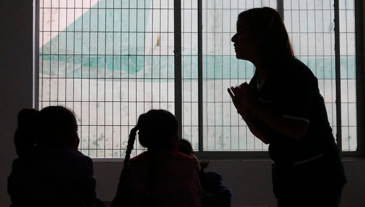 /actualidad/educacion/colegio-de-profesores/informe-afirma-que-jefaturas-y-docentes-mujeres-son-las-mas-violentadas-por
