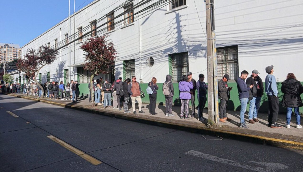/actualidad/politica/elecciones/largas-filas-se-registran-en-comisarias-para-excusarse-de-votar-en-el