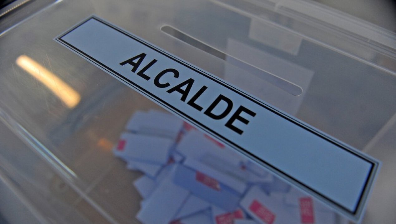 /actualidad/politica/las-comunas-del-pais-vieron-como-asumieron-sus-alcaldes-y-alcaldesas