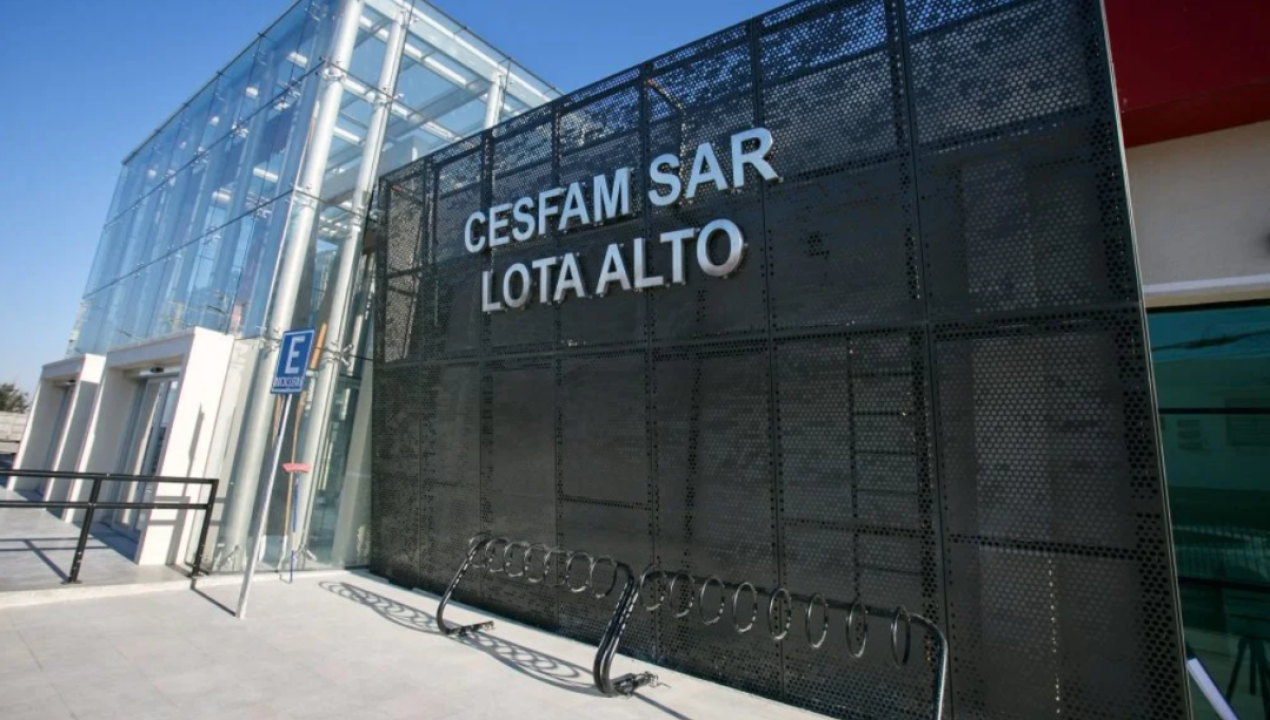 /regionales/fallece-adulta-mayor-frente-a-recinto-de-salud-sin-recibir-ayuda-familia