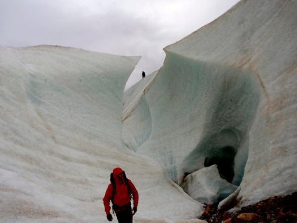 Senado argentino aprueba cambios a protección de glaciares y genera inquietud en Chile